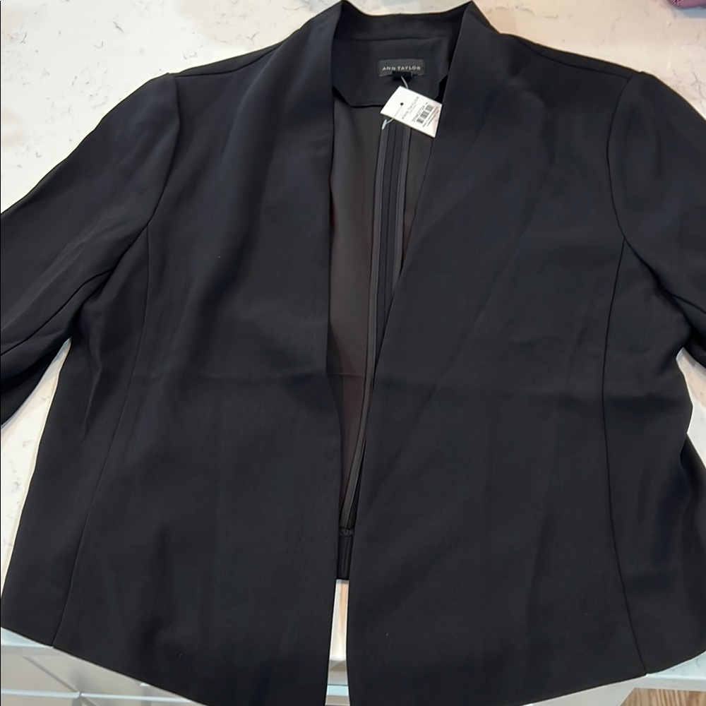 Ann Taylor Factory NWT black blazer size medium no collar